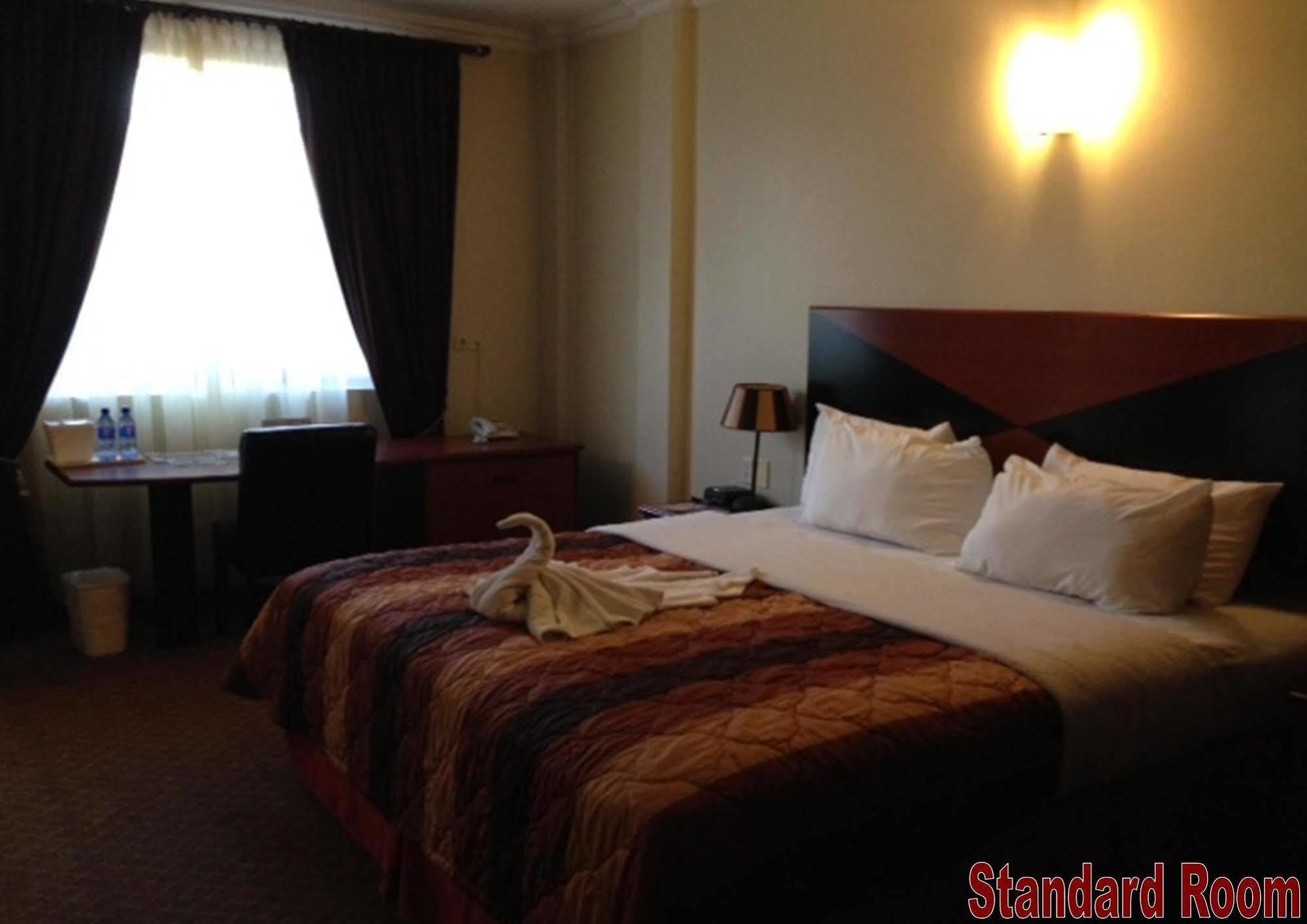 Hotel Elegance Nv Παραμαρίμπο Εξωτερικό φωτογραφία